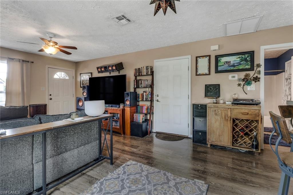 LEAWOOD LAKES - Residential