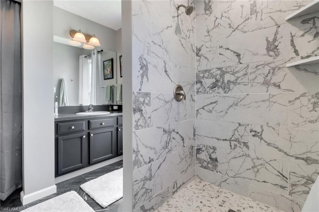 LEAWOOD LAKES - Residential