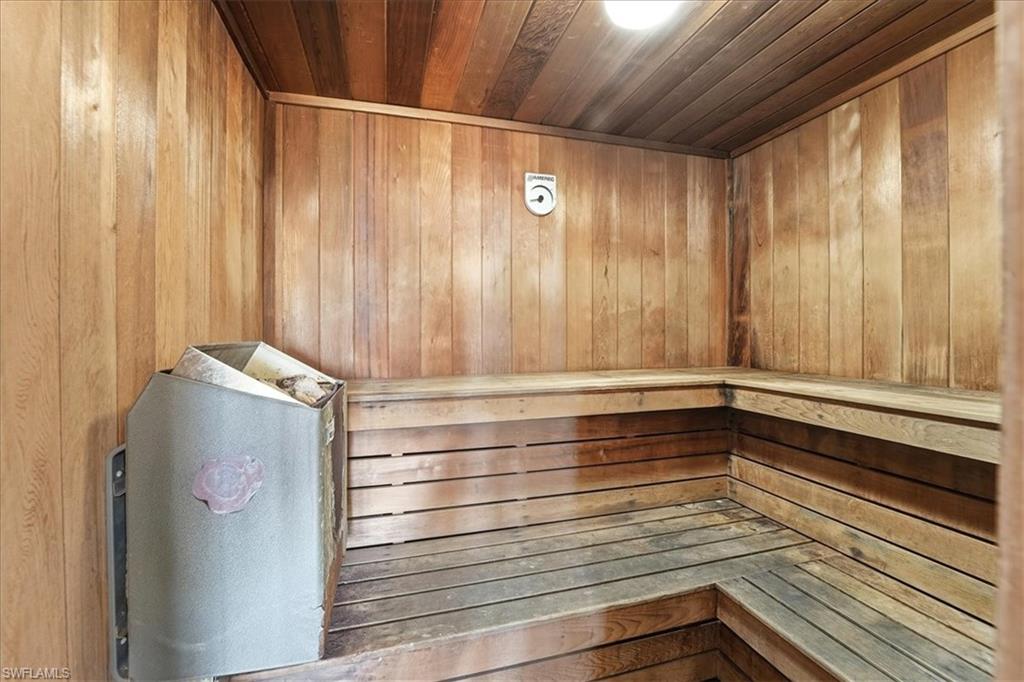 SABAL SPRINGS GOLF AND RACQUET CLUB - Residential