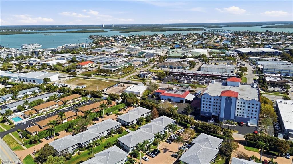 SMOKEHOUSE BAY CLUB - Residential