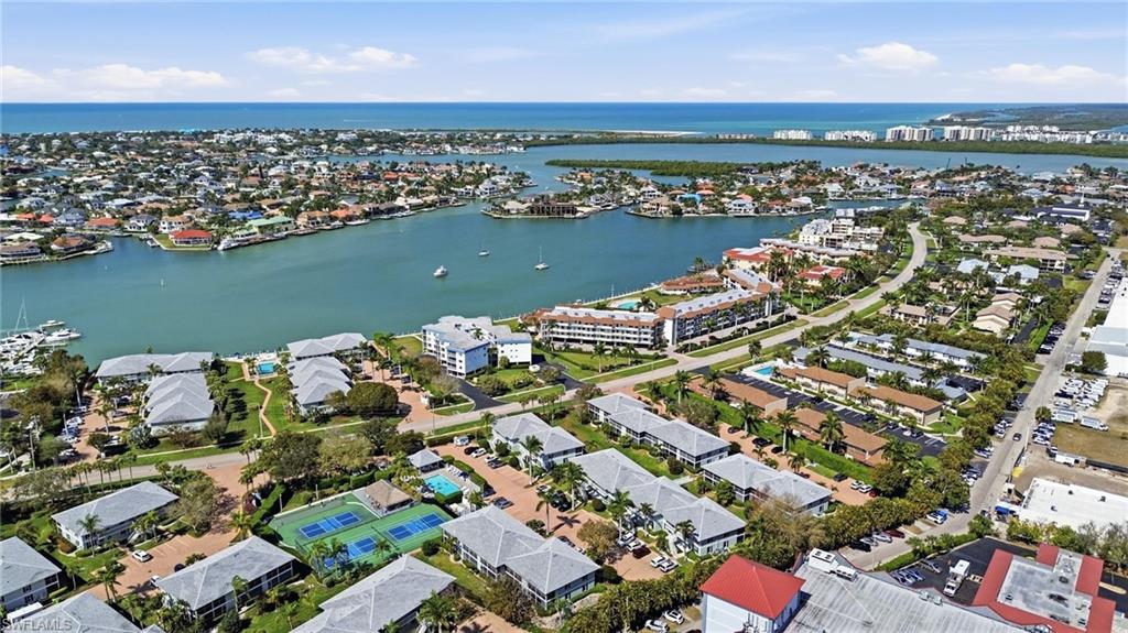 SMOKEHOUSE BAY CLUB - Residential