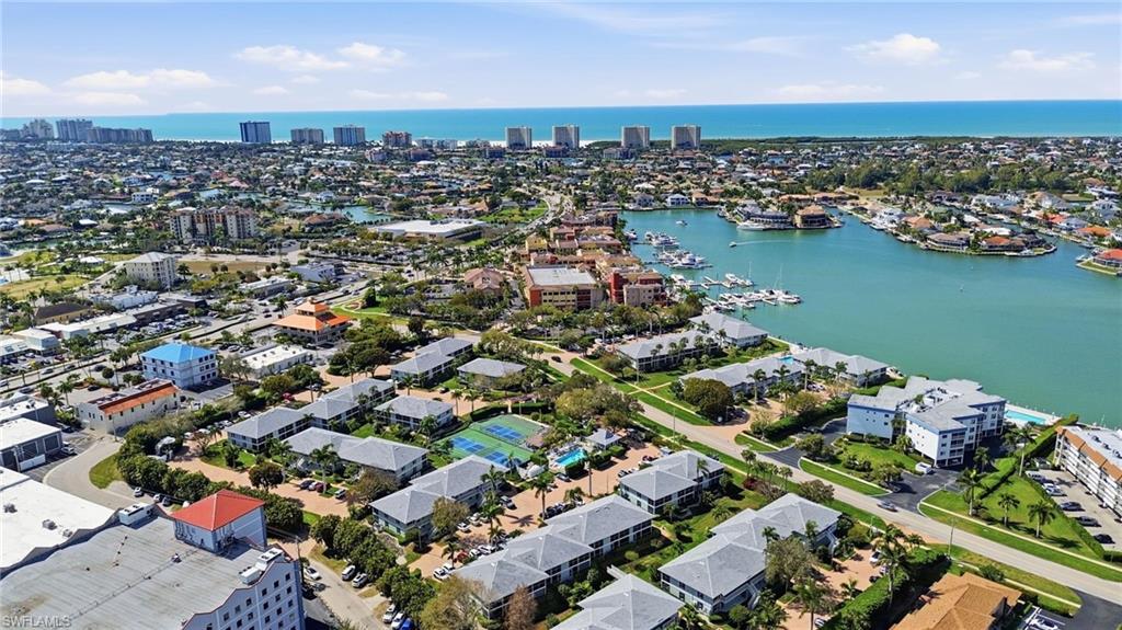 SMOKEHOUSE BAY CLUB - Residential