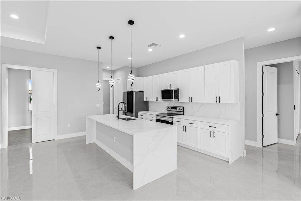 CAPE CORAL - Residential