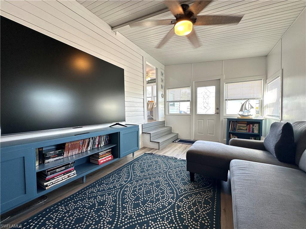 MARINERS COVE - Residential