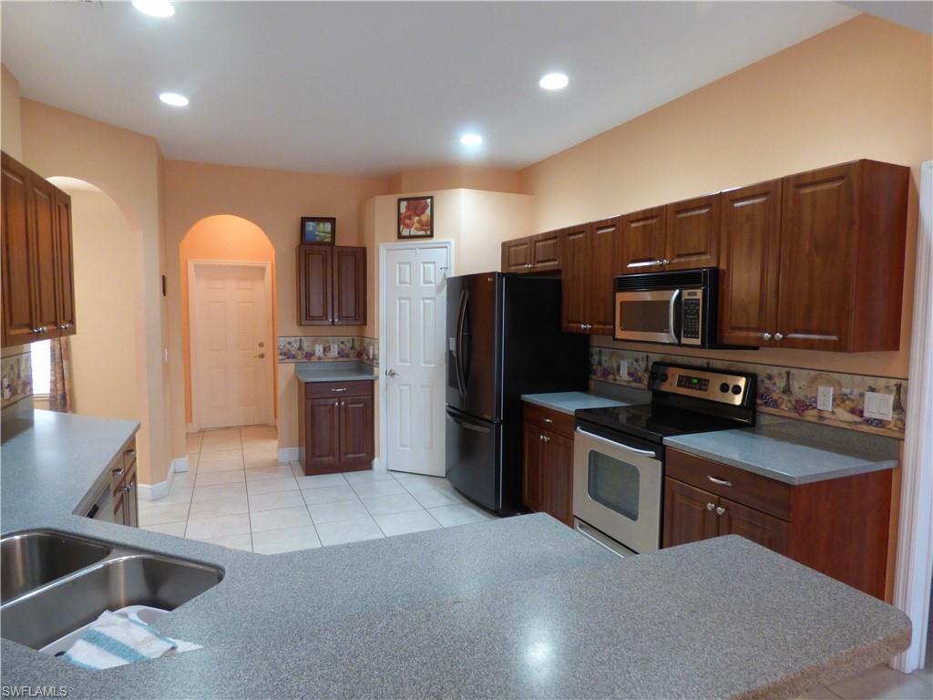 COUNTRY CLUB ESTATES - Residential