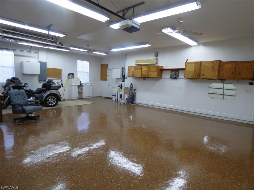 COUNTRY CLUB ESTATES - Residential