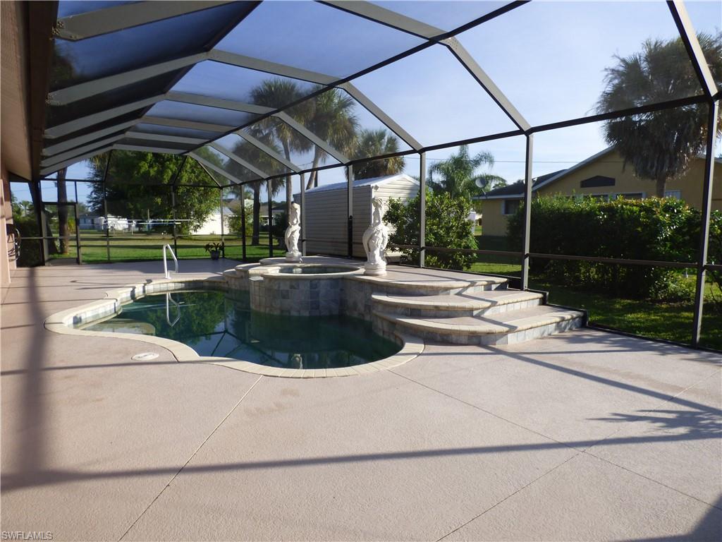 COUNTRY CLUB ESTATES - Residential