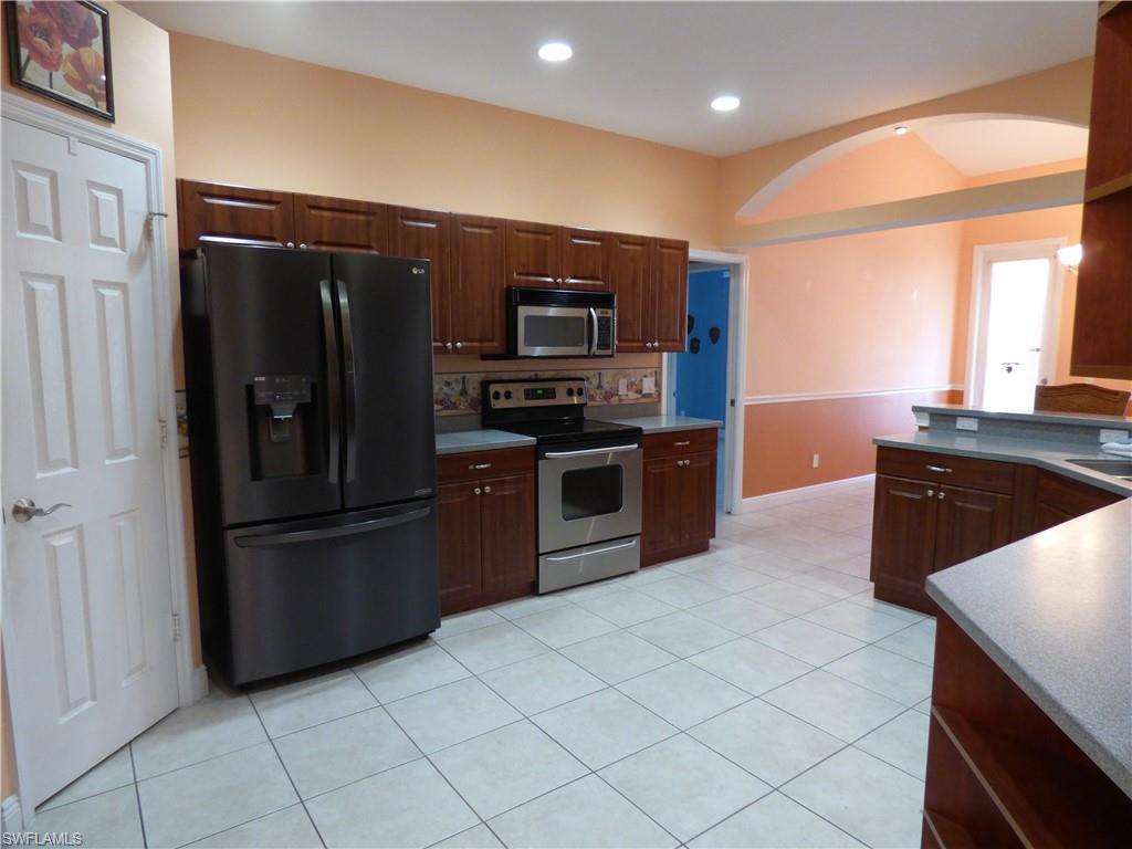 COUNTRY CLUB ESTATES - Residential