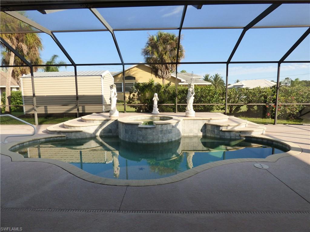 COUNTRY CLUB ESTATES - Residential