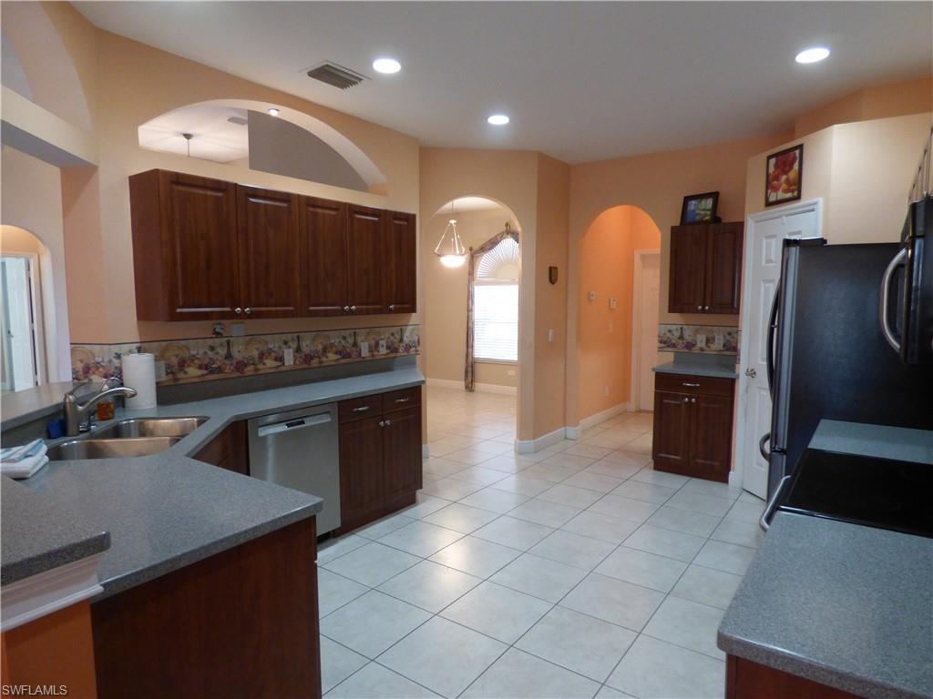 COUNTRY CLUB ESTATES - Residential