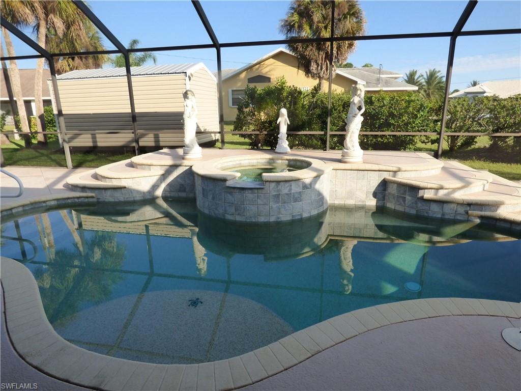 COUNTRY CLUB ESTATES - Residential