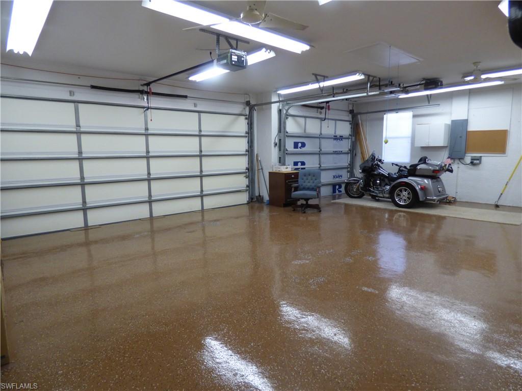 COUNTRY CLUB ESTATES - Residential