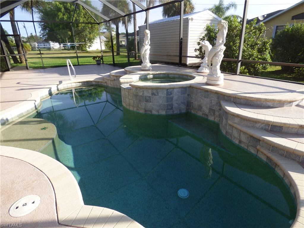 COUNTRY CLUB ESTATES - Residential