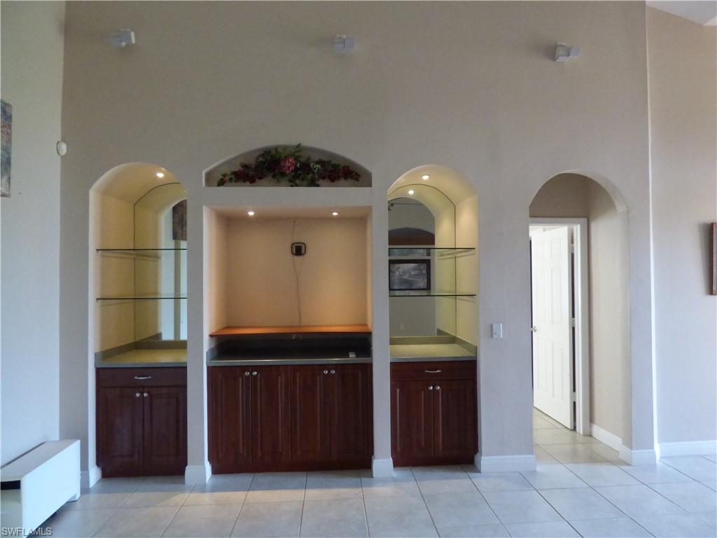 COUNTRY CLUB ESTATES - Residential