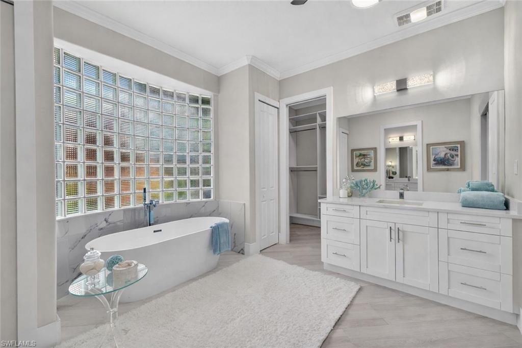 LIVINGSTON WOODS - Residential