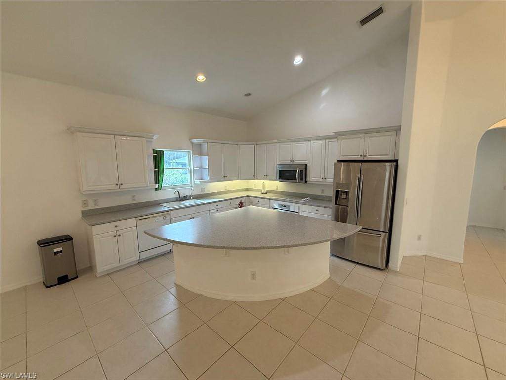 GOLDEN GATE PROF BLDG - Residential