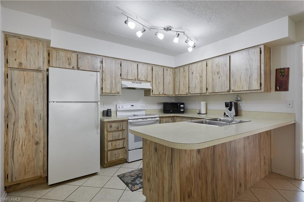 ROYAL HAWAIIAN CLUB - Residential