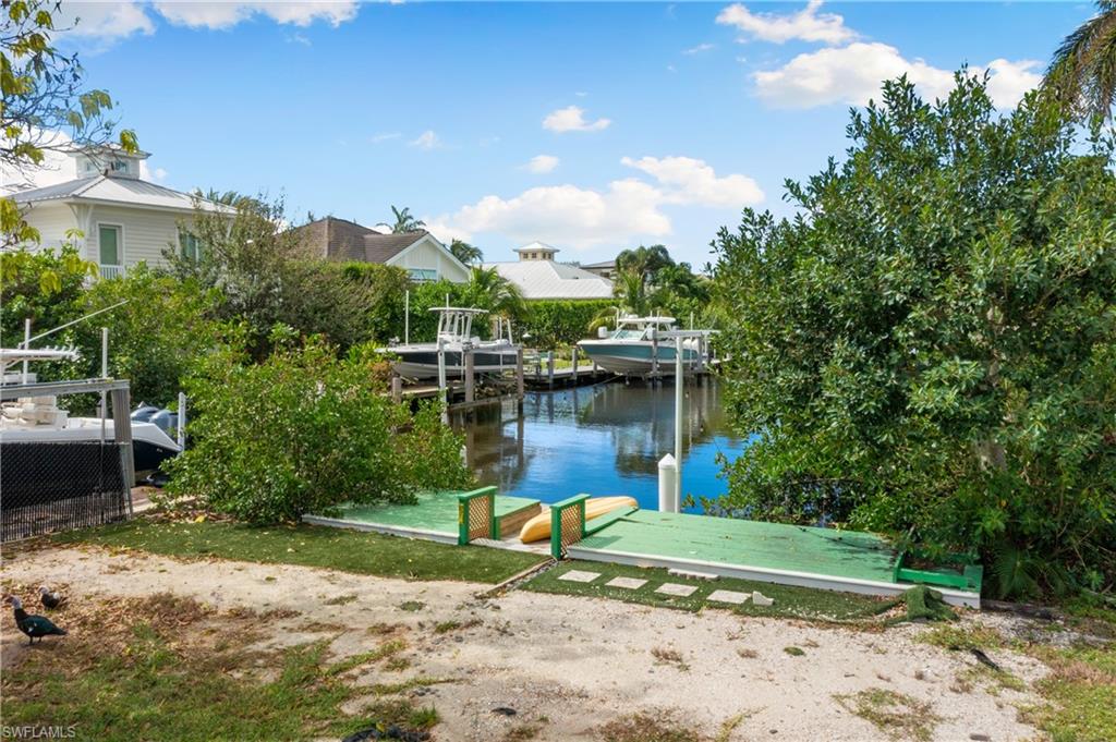 GOLDEN SHORES - Land