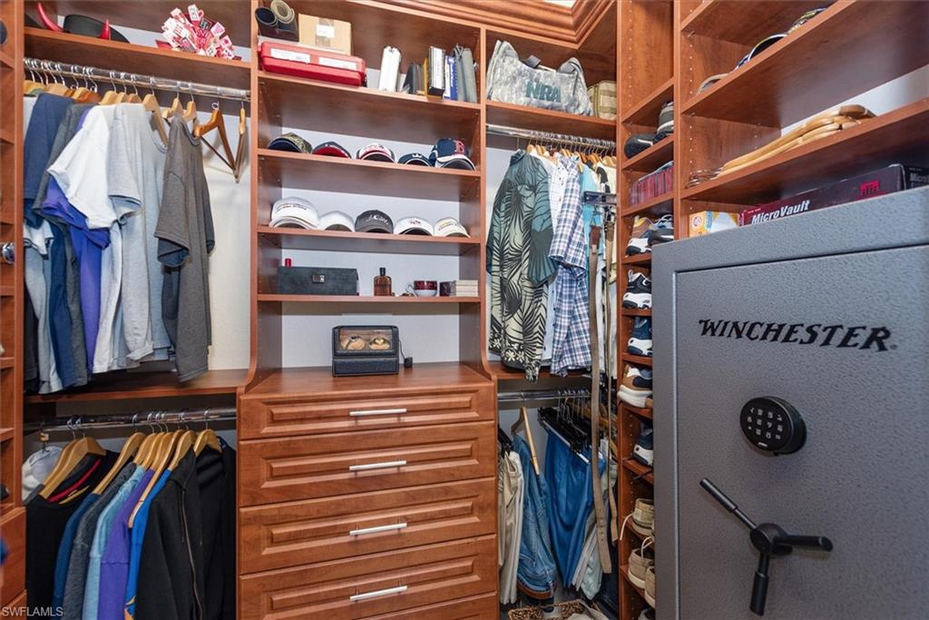 YACHT CLUB - Residential