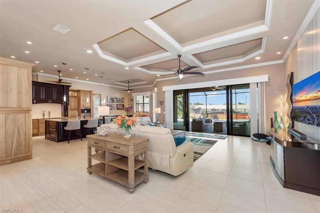 YACHT CLUB - Residential