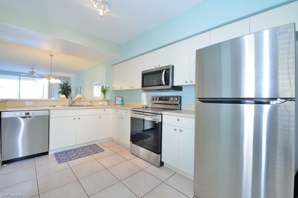 LAKEVIEW AT CARLTON LAKES - Residential Lease