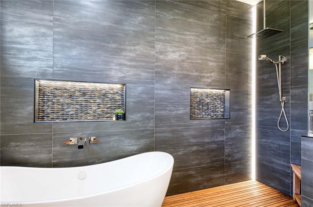 MOORINGS - Residential