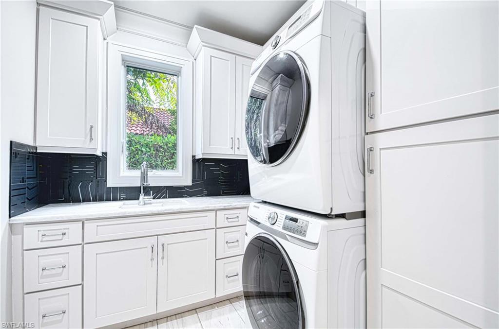 MOORINGS - Residential