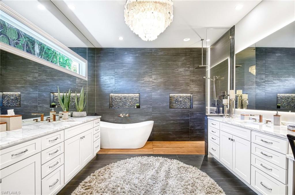 MOORINGS - Residential