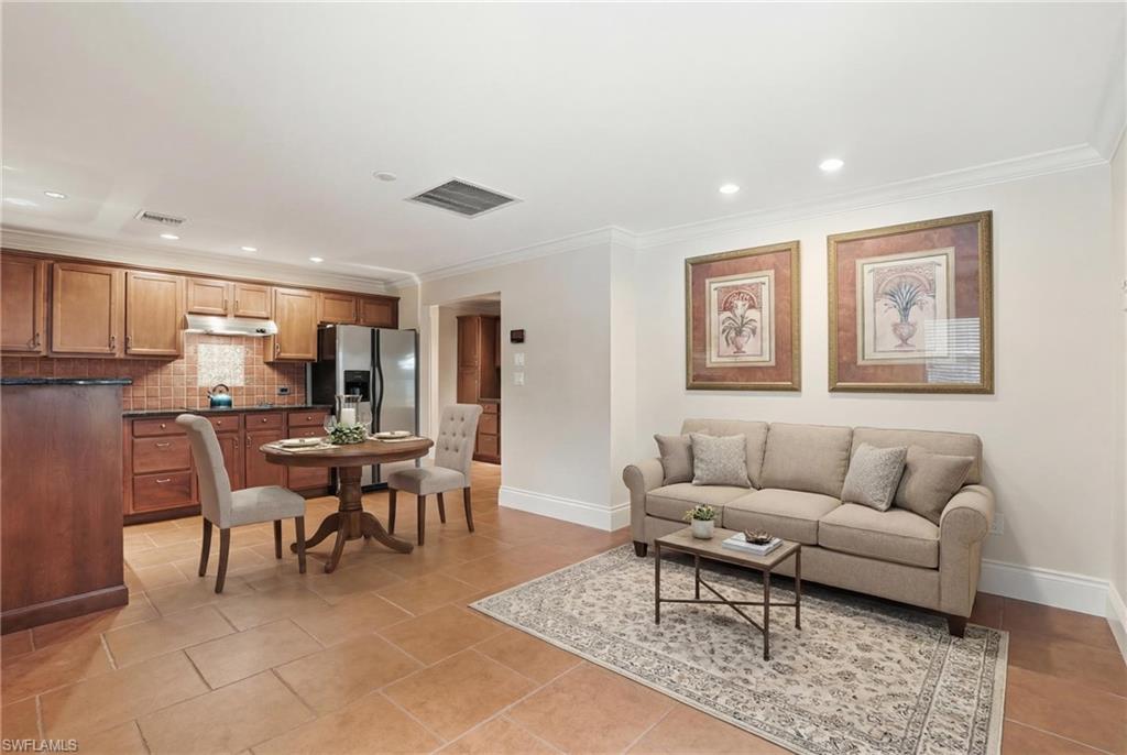 COLONIAL FARMS - Residential