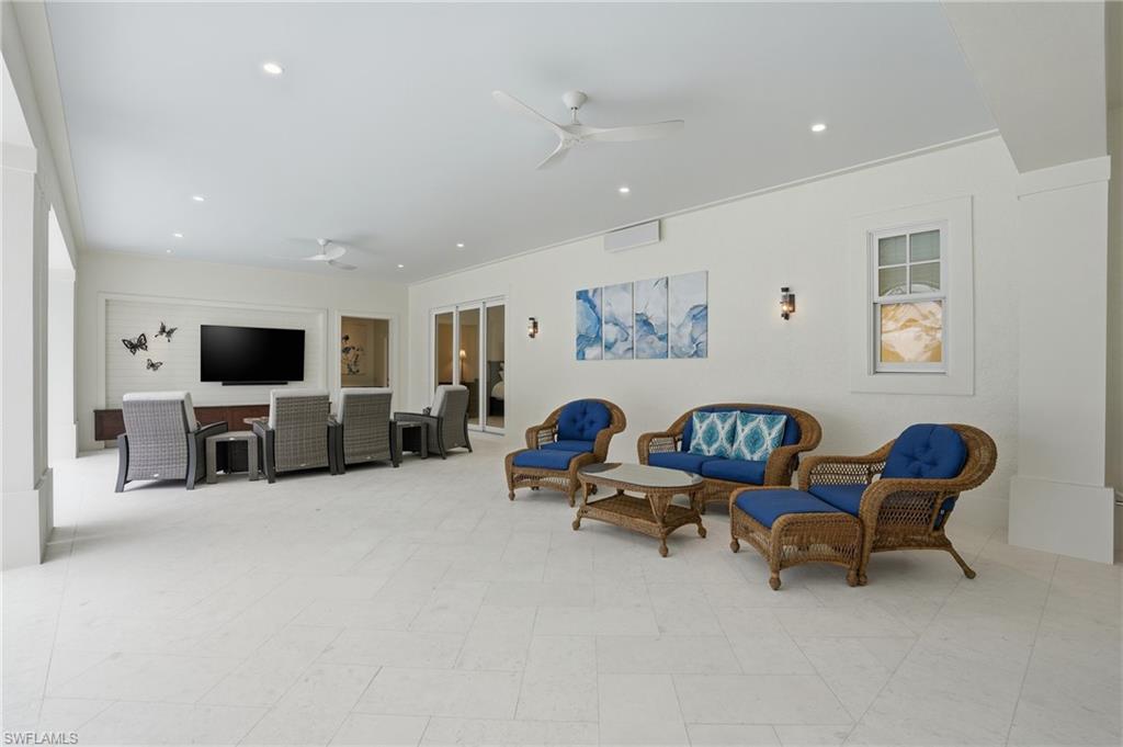 COLONIAL FARMS - Residential