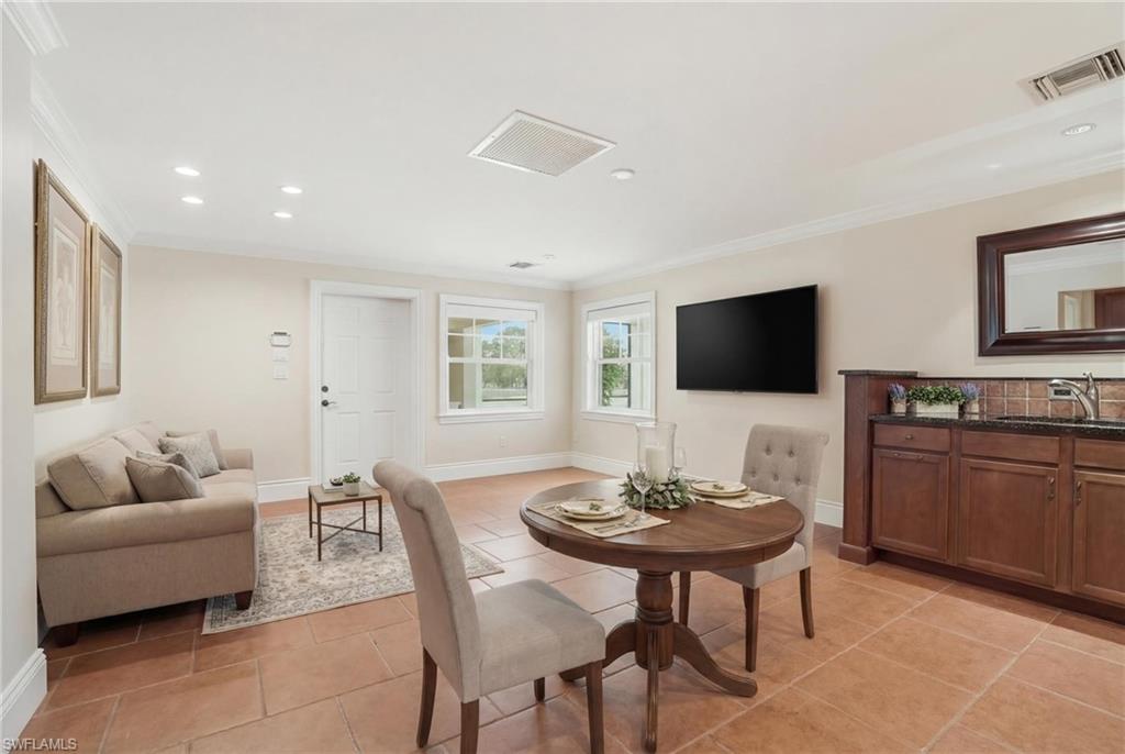 COLONIAL FARMS - Residential