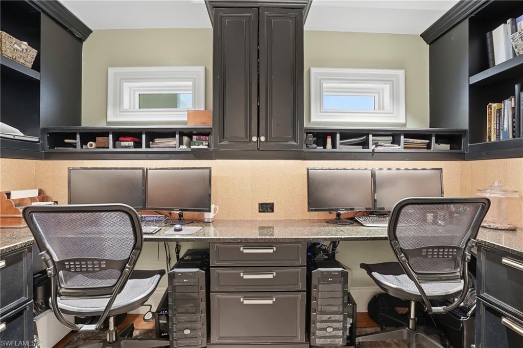 COLONIAL FARMS - Residential