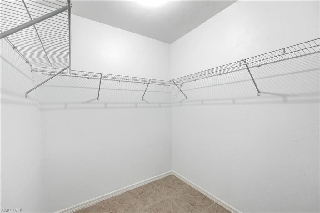 LAKESIDE VILLAS - Residential Lease