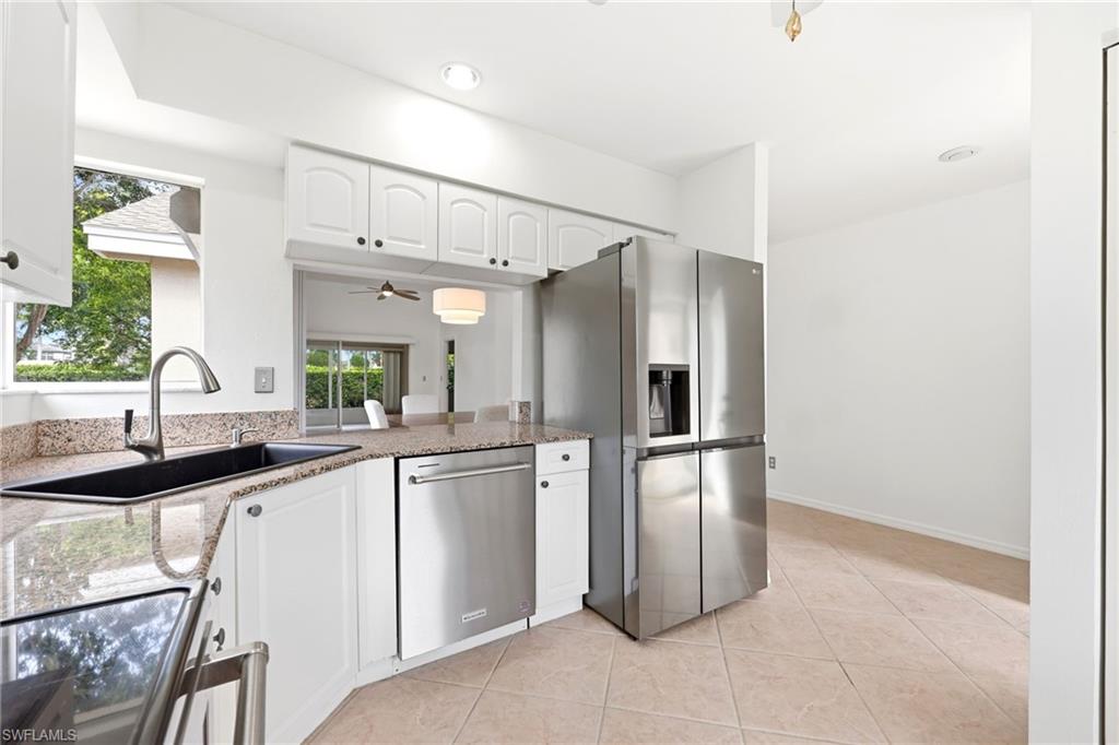 LAKESIDE VILLAS - Residential Lease