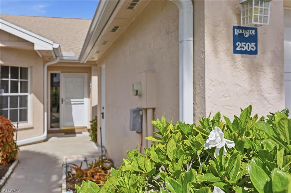 LAKESIDE VILLAS - Residential Lease