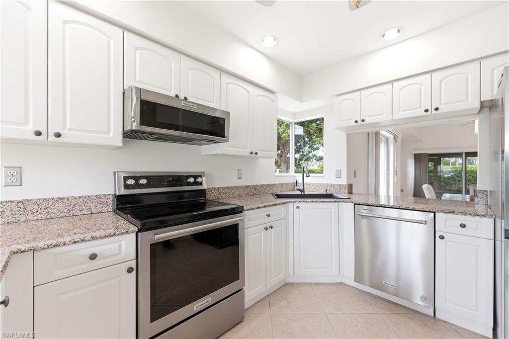 LAKESIDE VILLAS - Residential Lease