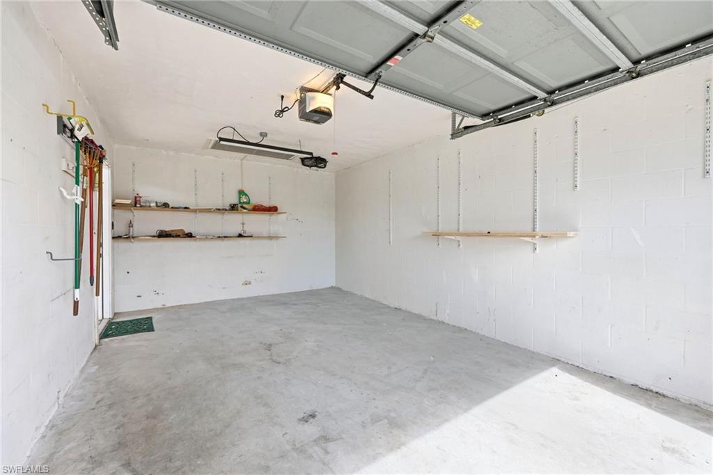 LAKESIDE VILLAS - Residential Lease