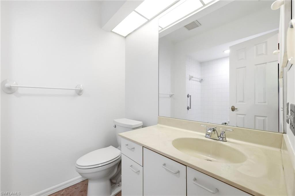 LAKESIDE VILLAS - Residential Lease