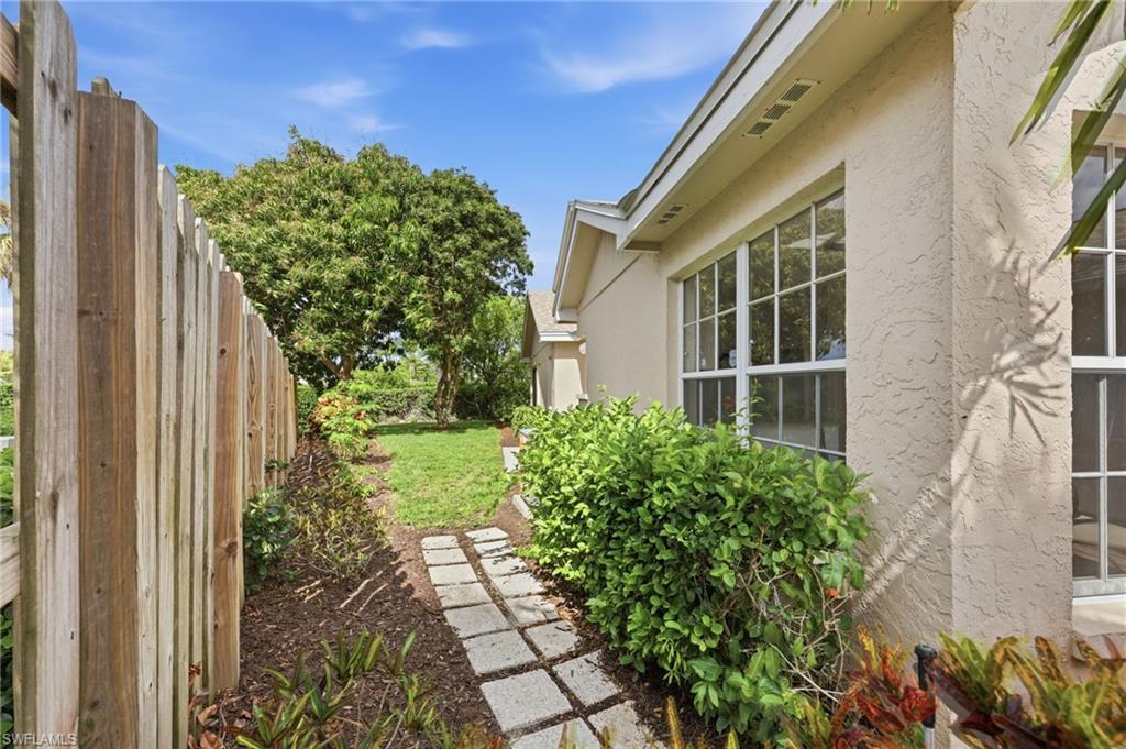 LAKESIDE VILLAS - Residential Lease