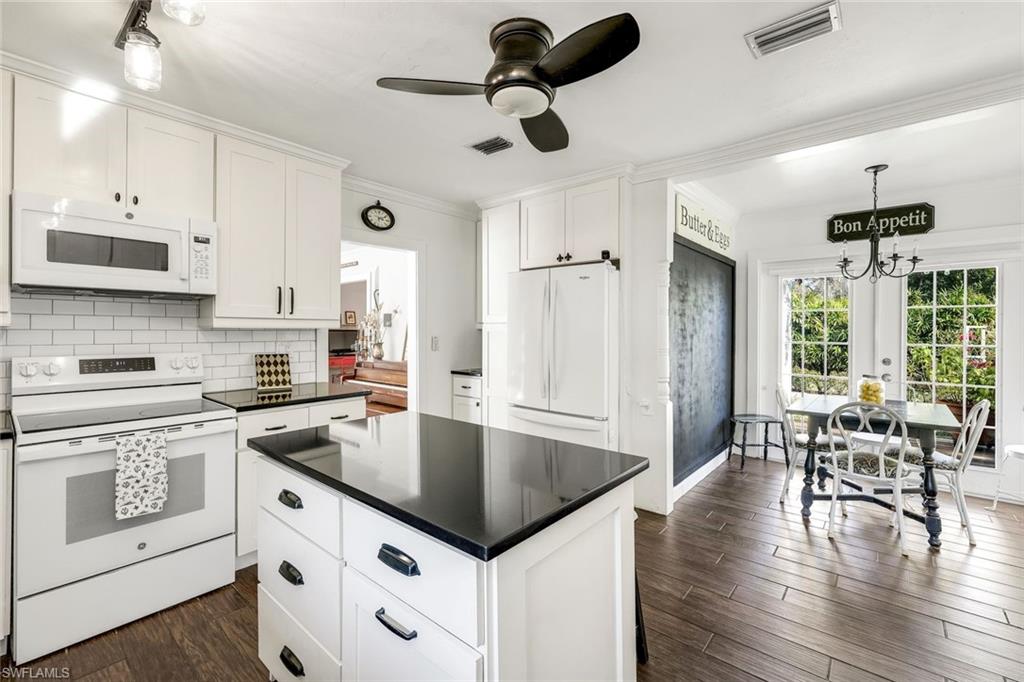 TWIN PALM ESTATES - Residential