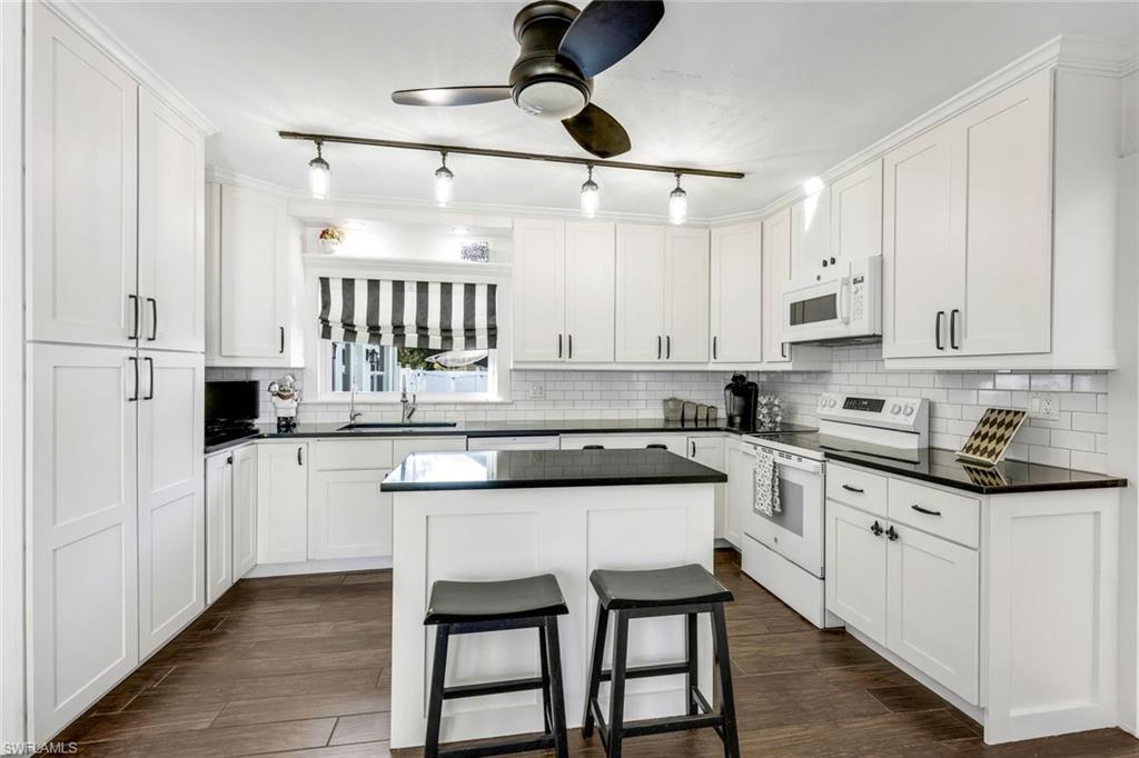 TWIN PALM ESTATES - Residential