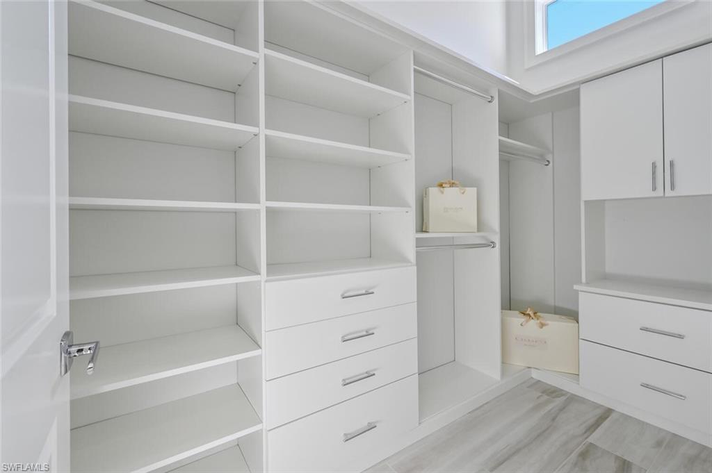 PARK SHORE - Residential