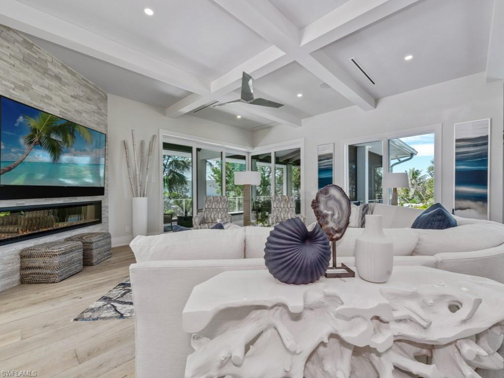 HIDEAWAY BEACH - Residential