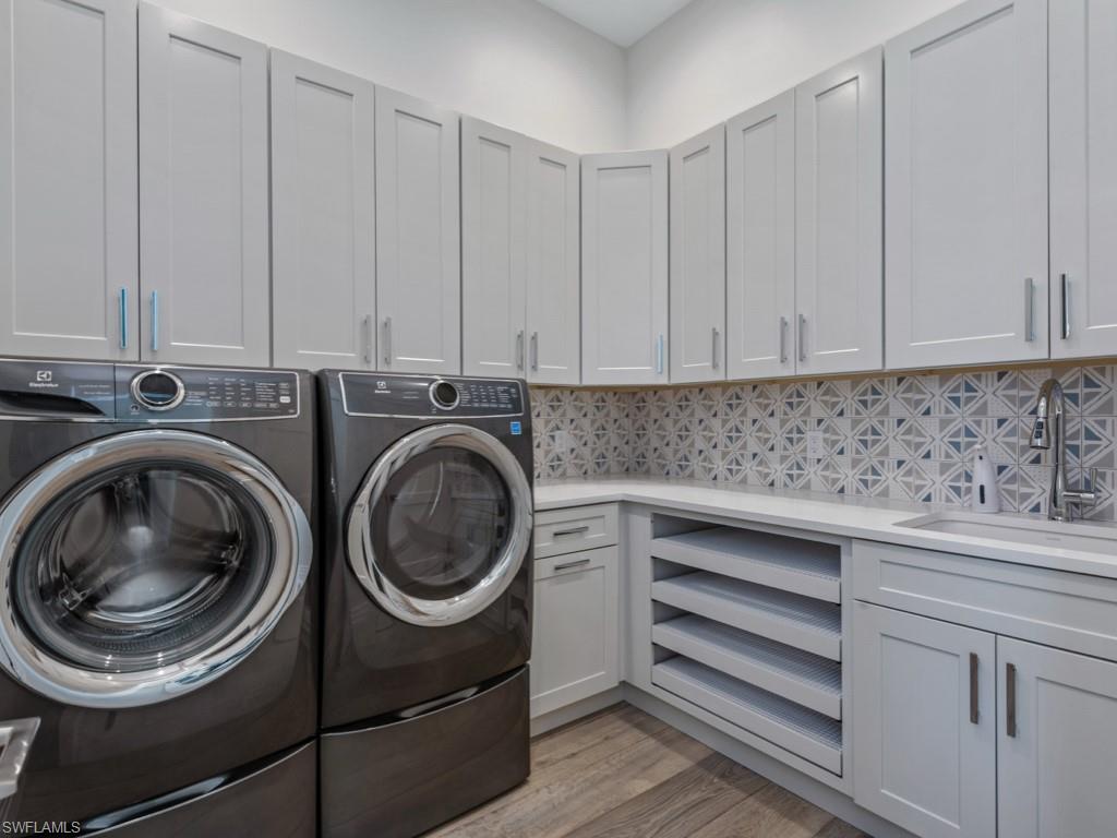 HIDEAWAY BEACH - Residential