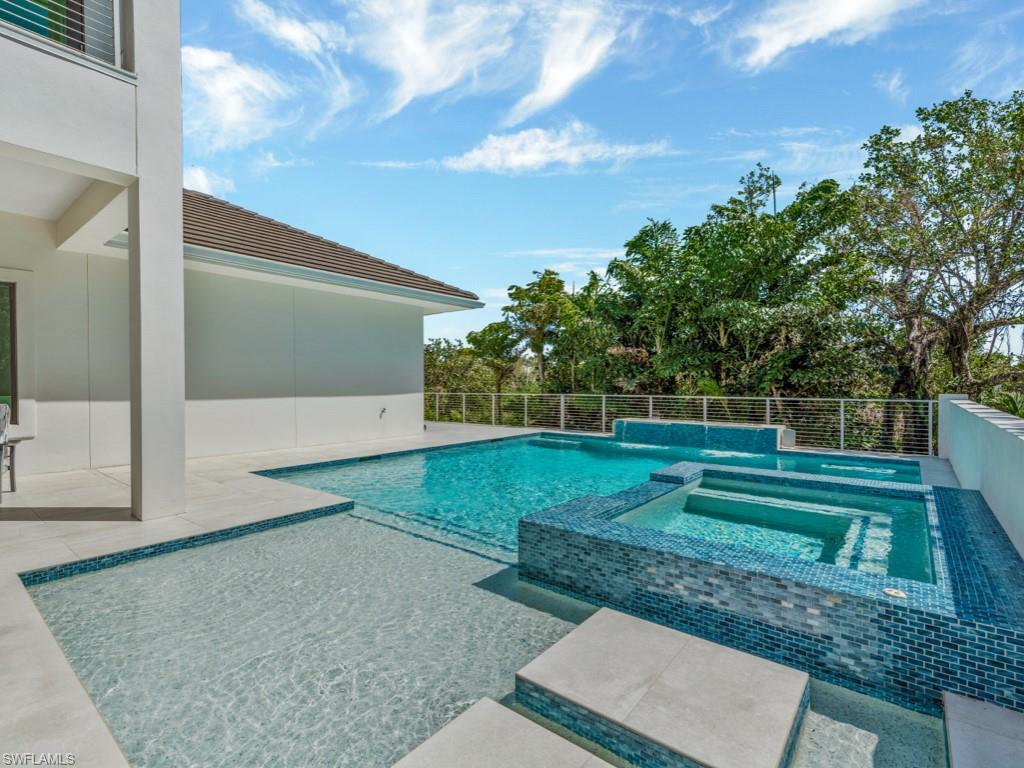 HIDEAWAY BEACH - Residential