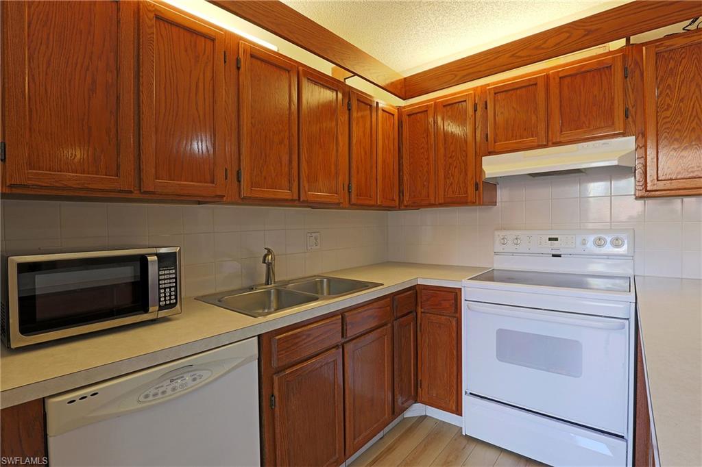 VILLAGE OF CEDARBEND - Residential Lease