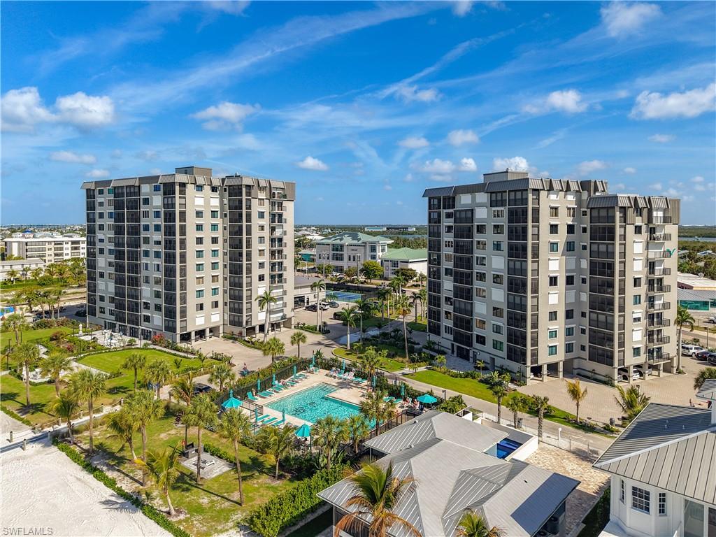 CAPER BEACH CLUB - Residential