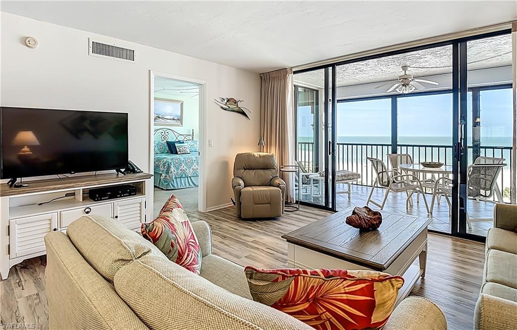 CAPER BEACH CLUB - Residential