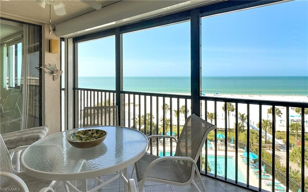 CAPER BEACH CLUB - Residential