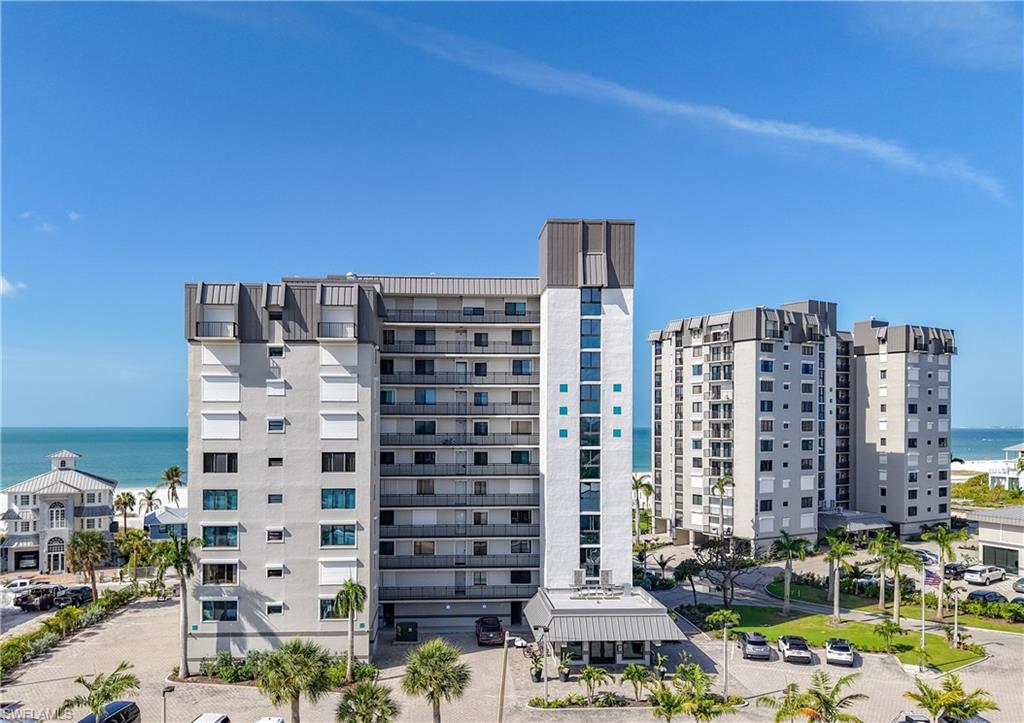 CAPER BEACH CLUB - Residential